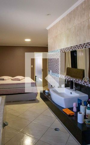 Casa à venda com 252m², 3 quartos e 3 vagasBanheiro da Suíte