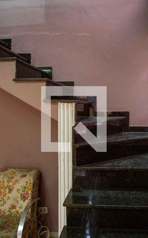 Casa à venda com 252m², 3 quartos e 3 vagasEscada