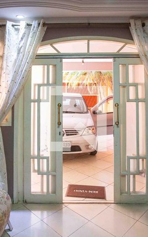 Casa à venda com 252m², 3 quartos e 3 vagasSala