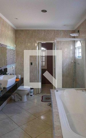 Casa à venda com 252m², 3 quartos e 3 vagasBanheiro da Suíte