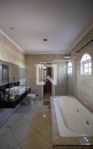 Casa à venda com 252m², 3 quartos e 3 vagasBanheiro da Suíte