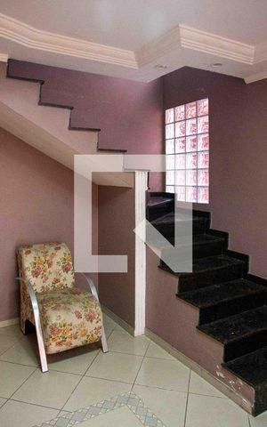 Casa à venda com 252m², 3 quartos e 3 vagasSala