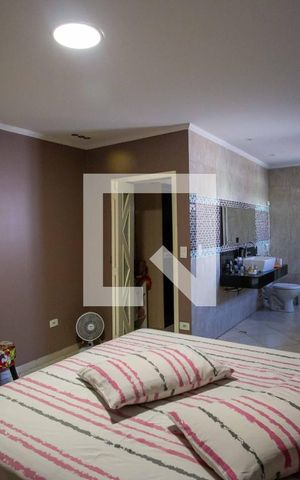 Casa à venda com 252m², 3 quartos e 3 vagasQuarto Suite