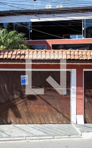 Casa à venda com 252m², 3 quartos e 3 vagasFachada