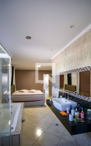 Casa à venda com 252m², 3 quartos e 3 vagasBanheiro da Suíte