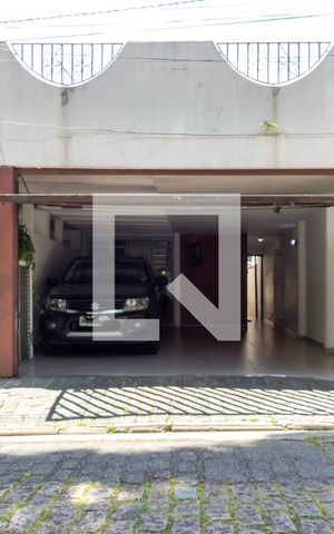 Casa à venda com 225m², 4 quartos e 2 vagas Casa à venda com 225m², 4 quartos e 2 vagasGaragem