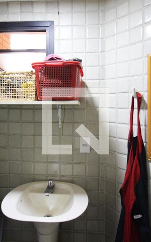 Apartamento à venda com 149m², 4 quartos e 2 vagas Apartamento à venda com 149m², 4 quartos e 2 vagasBanheiro de serviço