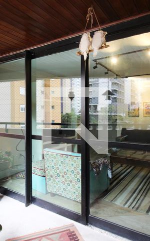 Apartamento à venda com 149m², 4 quartos e 2 vagas Apartamento à venda com 149m², 4 quartos e 2 vagasVaranda