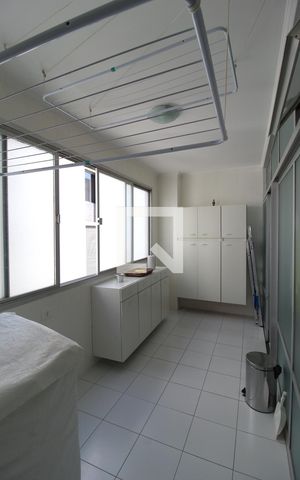 Apartamento à venda com 138m², 3 quartos e 1 vagaÁrea de Serviço