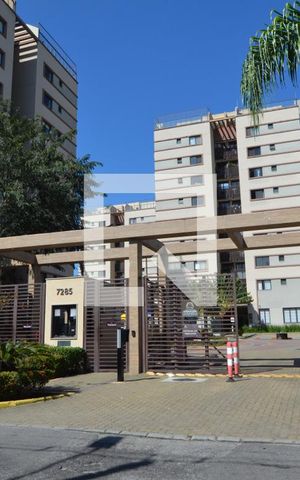 Apartamento à venda com 120m², 4 quartos e 2 vagasFachada e portaria