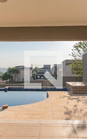 Casa à venda com 638m², 5 quartos e 4 vagas Casa à venda com 638m², 5 quartos e 4 vagasSala