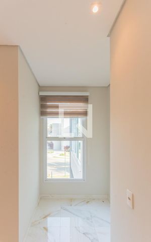 Casa à venda com 638m², 5 quartos e 4 vagas Casa à venda com 638m², 5 quartos e 4 vagasEscritório