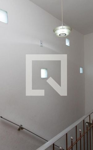 Casa à venda com 142m², 3 quartos e 1 vaga Casa à venda com 142m², 3 quartos e 1 vagaHall escada