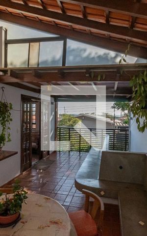 Casa à venda com 244m², 6 quartos e 4 vagas Casa à venda com 244m², 6 quartos e 4 vagasVaranda/Churrasqueira