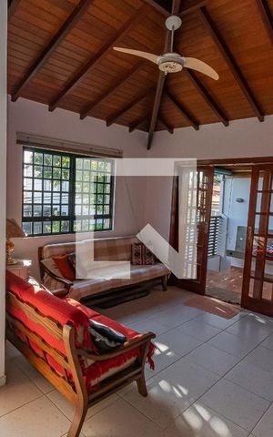 Casa à venda com 244m², 6 quartos e 4 vagas Casa à venda com 244m², 6 quartos e 4 vagasSala de Jantar/TV