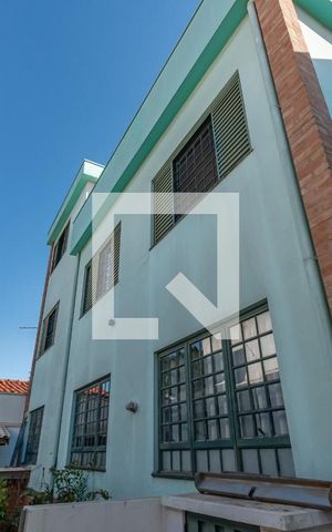 Casa à venda com 244m², 6 quartos e 4 vagas Casa à venda com 244m², 6 quartos e 4 vagasQuintal