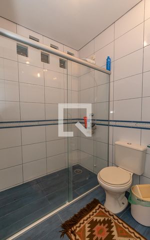 Casa à venda com 244m², 6 quartos e 4 vagas Casa à venda com 244m², 6 quartos e 4 vagasBanheiro da Suíte 2
