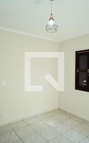 Casa à venda com 187m², 4 quartos e 6 vagas Casa à venda com 187m², 4 quartos e 6 vagasQuarto 1