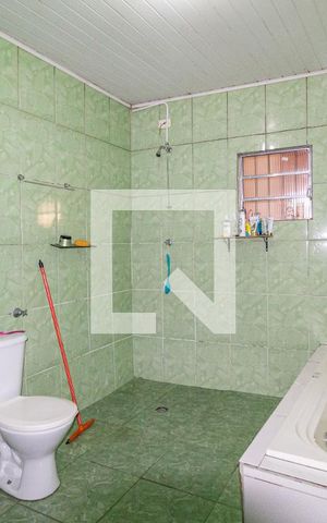 Casa à venda com 247m², 3 quartos e 2 vagasBanheiro da suíte