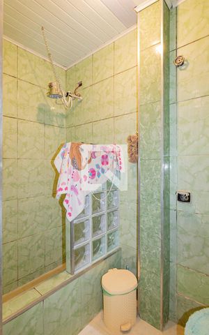 Casa à venda com 247m², 3 quartos e 2 vagasBanheiro 1