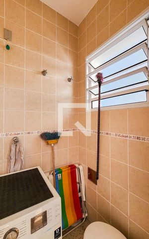 Casa de condomínio para alugar com 316m², 3 quartos e 6 vagas Casa de condomínio para alugar com 316m², 3 quartos e 6 vagasBanheiro de serviço