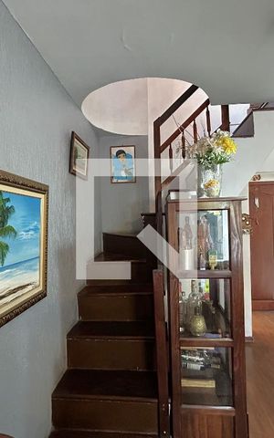 Apartamento à venda com 130m², 3 quartos e 2 vagasEscada