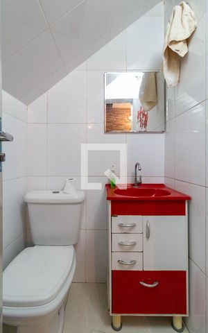 Casa de condomínio à venda com 96m², 4 quartos e 1 vaga Casa de condomínio à venda com 96m², 4 quartos e 1 vagaBanheiro de Serviço