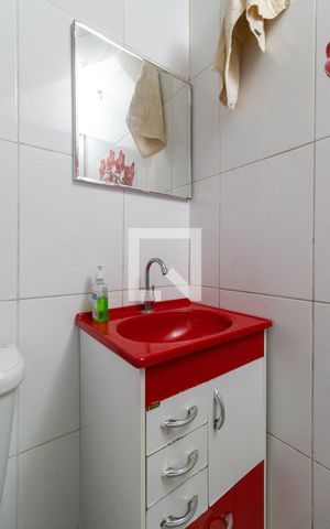 Casa de condomínio à venda com 96m², 4 quartos e 1 vaga Casa de condomínio à venda com 96m², 4 quartos e 1 vagaBanheiro de Serviço