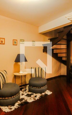 Casa de condomínio à venda com 130m², 3 quartos e 2 vagas Casa de condomínio à venda com 130m², 3 quartos e 2 vagasSala