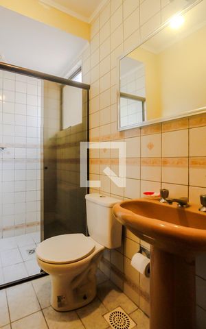 Casa de condomínio à venda com 130m², 3 quartos e 2 vagas Casa de condomínio à venda com 130m², 3 quartos e 2 vagasBanheiro social