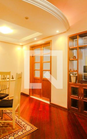 Casa de condomínio à venda com 130m², 3 quartos e 2 vagas Casa de condomínio à venda com 130m², 3 quartos e 2 vagasSala