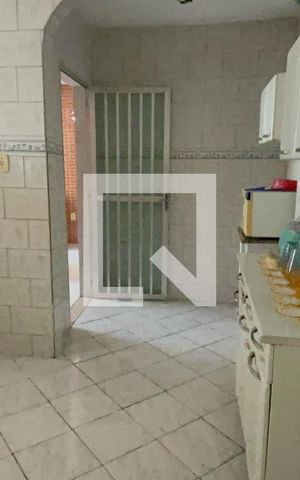 Casa para alugar com 76m², 2 quartos e 2 vagas Casa para alugar com 76m², 2 quartos e 2 vagasCozinha