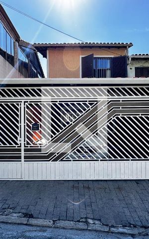Casa à venda com 137m², 3 quartos e 2 vagasFachada