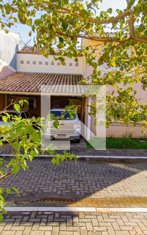 Casa de condomínio à venda com 98m², 4 quartos e 2 vagas Casa de condomínio à venda com 98m², 4 quartos e 2 vagasVista da Sala