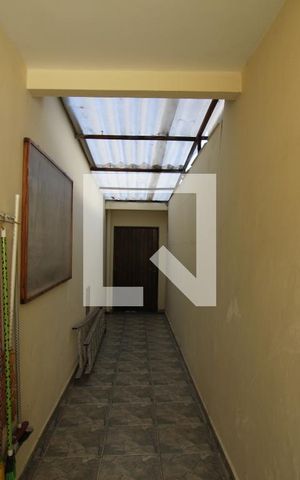 Casa à venda com 100m², 3 quartos e 2 vagasCorredor