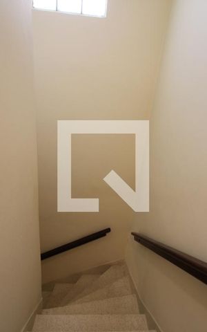 Casa à venda com 100m², 3 quartos e 2 vagasEscada