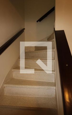 Casa à venda com 100m², 3 quartos e 2 vagasEscada