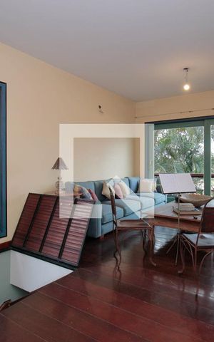 Casa à venda com 300m², 3 quartos e 3 vagas Casa à venda com 300m², 3 quartos e 3 vagasSala 2
