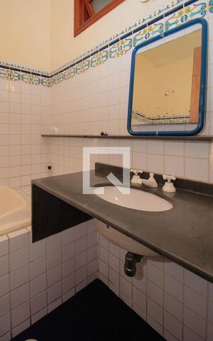 Casa à venda com 300m², 3 quartos e 3 vagas Casa à venda com 300m², 3 quartos e 3 vagasBanheiro da Suíte 1