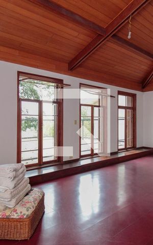 Casa à venda com 300m², 3 quartos e 3 vagas Casa à venda com 300m², 3 quartos e 3 vagasQuarto