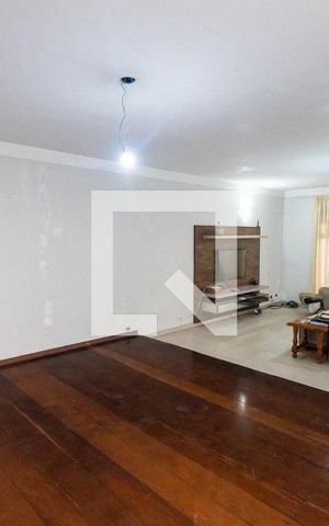 Casa à venda com 288m², 4 quartos e 2 vagas Casa à venda com 288m², 4 quartos e 2 vagasSala