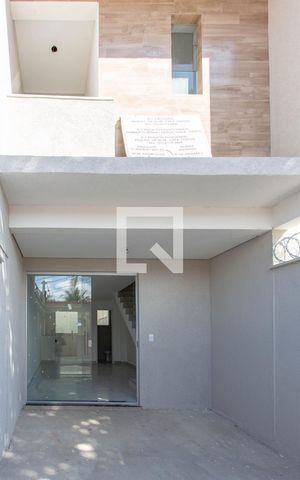 Casa à venda com 112m², 2 quartos e 1 vagaFachada
