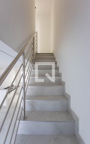 Casa à venda com 112m², 2 quartos e 1 vagaEscada