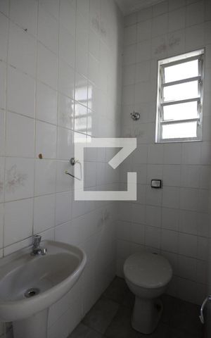 Casa à venda com 244m², 4 quartos e 3 vagasBanheiro de Serviço