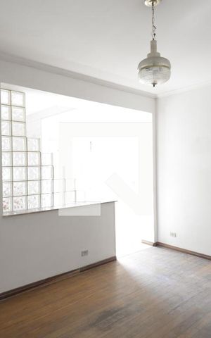 Casa à venda com 244m², 4 quartos e 3 vagasSala