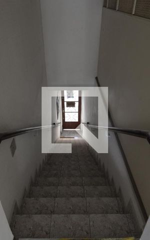 Casa à venda com 244m², 4 quartos e 3 vagasEscada