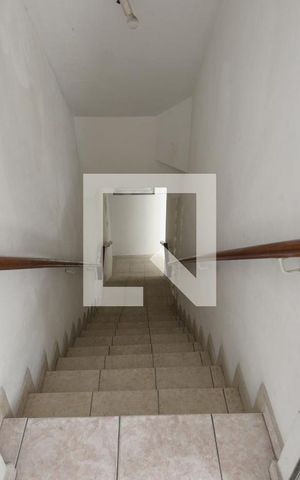 Casa à venda com 244m², 4 quartos e 3 vagasEscada