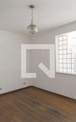 Casa à venda com 244m², 4 quartos e 3 vagasSala