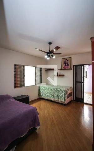 Casa à venda com 225m², 5 quartos e 2 vagas Casa à venda com 225m², 5 quartos e 2 vagasQuarto 2