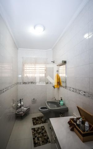 Casa à venda com 225m², 5 quartos e 2 vagas Casa à venda com 225m², 5 quartos e 2 vagasLavabo